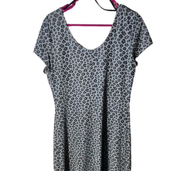 John Robert’s Dress Sz 16 Grey /Silver Animal Print - Picture 3 of 7